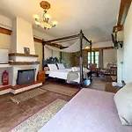 Ξενοδοχείο Pliades Traditional 3*