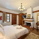 Ξενοδοχείο Pliades Traditional 3*