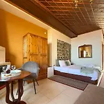 Ξενοδοχείο Pliades Traditional 3*