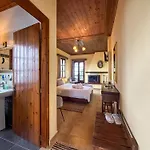 Pliades Traditional Ξενοδοχείο 3*