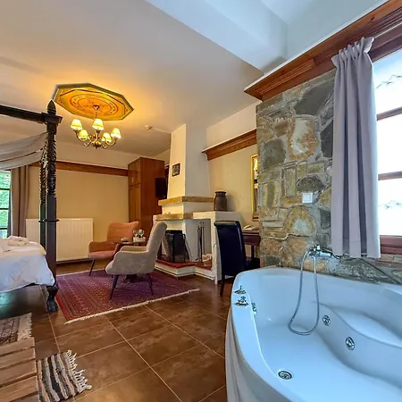 فندق Pliades Traditional 3*