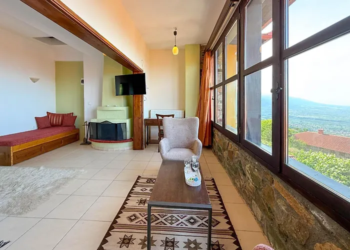 Pliades Traditional Hotel