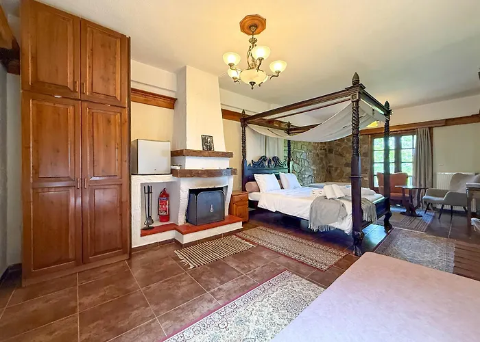 Pliades Traditional Hotel 3*